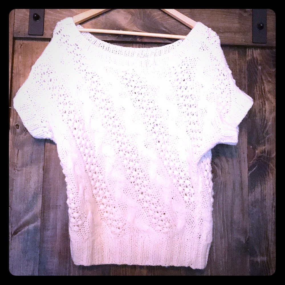 Doleman-like sleeved sweater